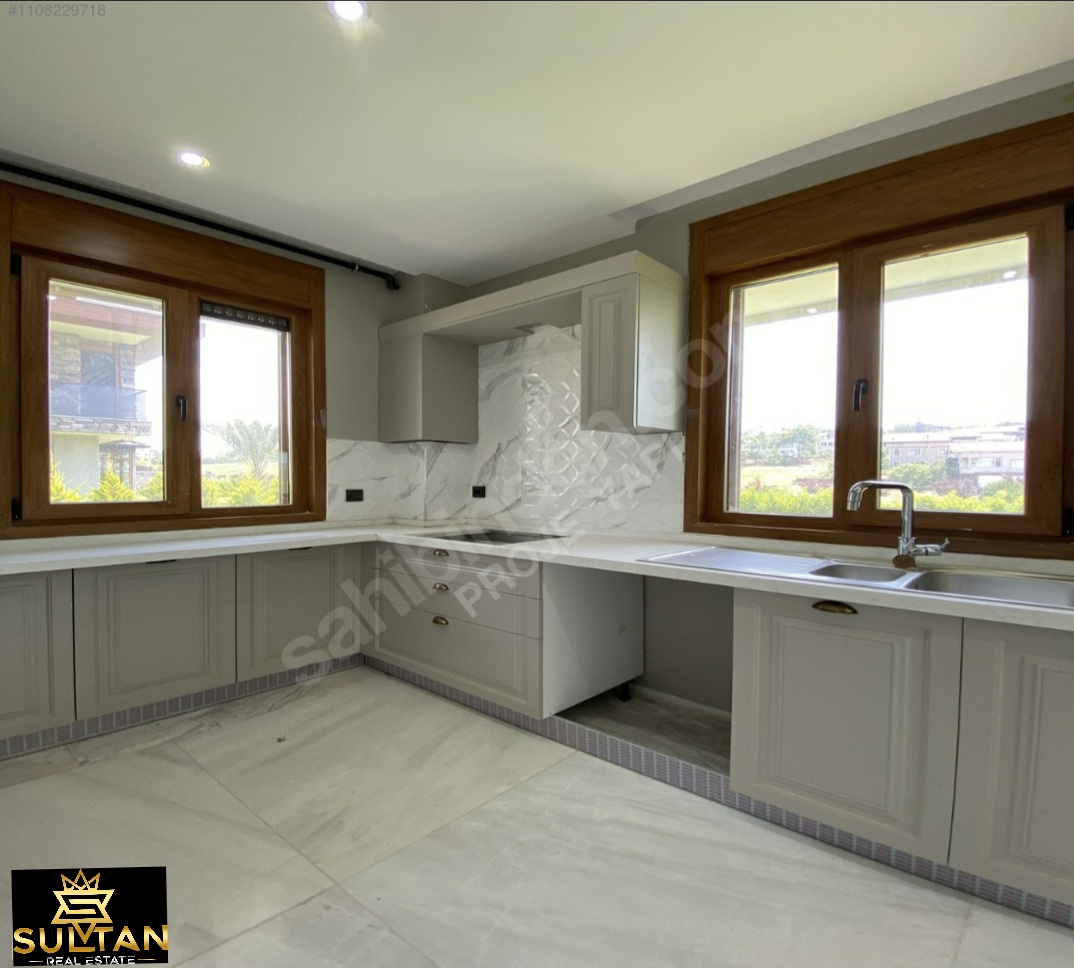 6+2 Lüks Villa, Beylikdüzü Yatırımlık